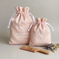 Sac en satin personnalisé avec cordon de serrage, sacs en soie pour perruques et extensions de cheveux naturels avec logo