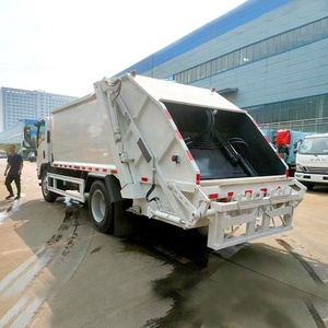 Camion à ordures compacteur Isuzu de 7 mètres cubes, carburant diesel, transmission manuelle, roues motrices 4x2 - Product Image 3