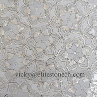Mosaïque de carreaux en marbre à motifs floraux pour salle de bain
