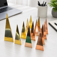 Trophée en acier inoxydable durable, médaille d'honneur, catégorie des récompenses, célébration annuelle de l'entreprise, surface miroir métallique, triangulaire