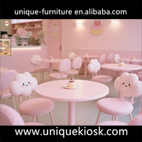 Mobilier et décoration de boutique de desserts sur le thème des nuages mignons |   Ensemble table, chaise et comptoir rose pour boulangerie, idéal pour les magasins de confiseries