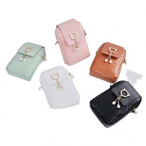 Sac bandoulière tendance en cuir véritable marron, format moyen, très demandé, idéal pour les fêtes et les occasions décontractées - Product Image 1