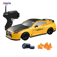 Véhicule jouet télécommandé RC Drift Car Sport Racing modèle de vitesse de dérive avec lumière LED et pneus de dérive pour enfants à l'échelle 1/24