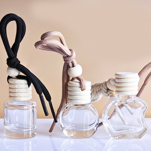 Venta al por mayor Mini botella difusora de aroma 8ml 10ml botella de perfume colgante de aceite de perfume de coche de vidrio portátil con tapa de madera - Product Image 6