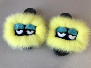 Zapatillas planas de moda para el hogar para mujer de nuevo diseño, zapatos de playa informales, zapatillas de lujo con piel de zorro y pequeño monstruo - Product Image 3