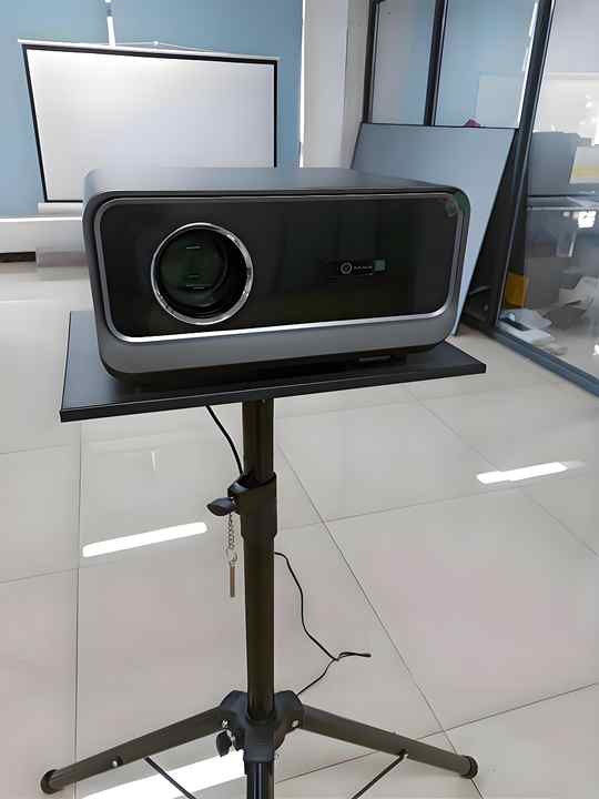 2025 New Projector China Android 13 Operating System 4K Hot Sale Free ...