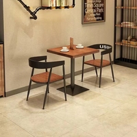 Dessus en bois de meubles commerciaux classiques avec pieds en métal Table de restaurant en bois de cuisine carrée