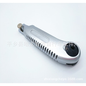 Utility Knife Stainless Steel Blade Metal Handle With 5 Blades For Cutting Packaging And Paper - Product Image 3