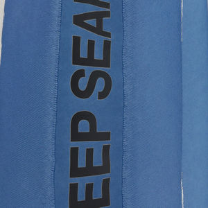 맞춤형 3D 실리콘 3D 실리콘 열 전달 라벨 의류 및 티셔츠 열 적용 롤 모양에 대한 광택 양각 목 패치 - Product Image 1