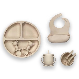 Nouvelles fournitures en gros OEM ODM : Ensemble <span class=keywords><strong>de</strong></span> vaisselle pour bébé, cuillère souple, assiette en silicone à ventouse, bol pour tout-petit, bavoirs imperméables pour bébé - Product Image 5