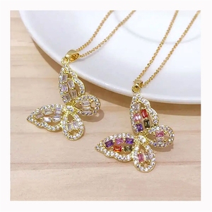 Collier de luxe avec pendentif papillon ajouré coloré entièrement serti de diamants, collier papillon en zircon tendance pour femme, cadeau de bijoux - Product Image 1