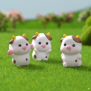 Kawaii miniatura <span class=keywords><strong>vaca</strong></span> lechera <span class=keywords><strong>3D</strong></span> resina Microlandschaft animales lindos resina artesanía resina encantos al por mayor para Decoración - Product Image 3