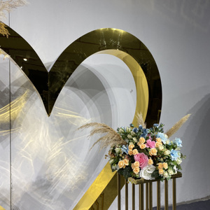 Nuovo Tipo di Arco a Forma di Cuore in Acrilico Dorato per Sfondo Matrimoniale, Supporto per Fiori per Decorazione Palco Nuziale - Product Image 3
