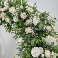 Desain Baru Gapura Bunga Segar Putih dan Hijau dengan Hiasan Hydrangea, Mawar, dan Dedaunan, Sempurna untuk Dekorasi Latar Belakang Pernikahan