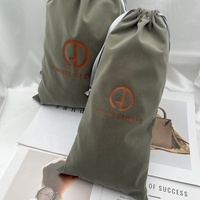 Pochette cadeau en velours gris imprimée avec logo personnalisé pour perruques et extensions capillaires, avec ruban, pochette de luxe en velours pelucheux pour chaussures et accessoires