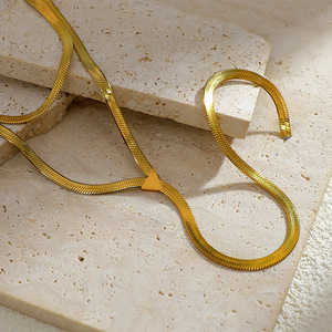 Collier en acier inoxydable de style européen et américain, plaqué or 18 carats, design géométrique, bijoux de fête, style estival pour femmes - Product Image 3