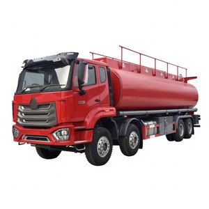 Camion-citerne à carburant diesel HOWO NX 8x4 30000L avec pompe et distributeur doseur à vendre - Product Image 2