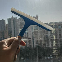 Raclette à verre manuelle en forme de T - Manche en plastique bleu + lame en caoutchouc blanc, idéale pour le nettoyage des fenêtres, des miroirs et des surfaces en carrelage