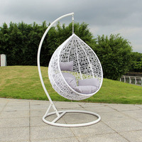 Chaise suspendue en rotin pour hôtels, villas et patios – Mobilier de jardin moderne à prix d'usine – Vente directe usine