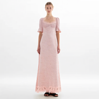 Robe longue d'été personnalisée pour femme, coupe ajustée, à pois roses, col carré, manches volantées, ourlet en dentelle