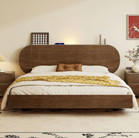 Lit plateforme king size moderne en bois massif personnalisé avec cadre en pin, rangement et rembourrage – Design multifonctionnel et gain de place