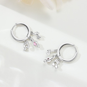 ต่างหูรูปโน้ตดนตรีทองเหลืองสีขาว ต่างหูแฟชั่นระดับไฮเอนด์แบบออริจินัล ต่างหูผู้หญิง - Product Image 4