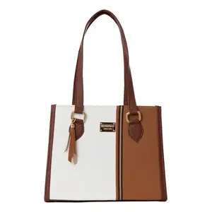 Bolso Tote para Mujer Fana Cora M3852, de Cuero, con Cierre Abierto, Diseño Panelado, para Verano, Invierno y Primavera - Product Image 3