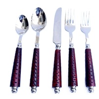 Ensemble de couverts en acier inoxydable moderne avec logo gravé à la main Couverts de restaurant Cuillères en argent Fourchettes Couteaux