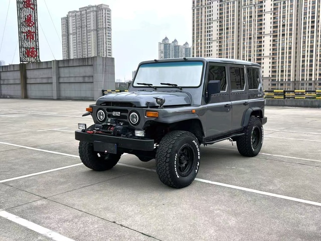 Baw Beijing 212 Classic Edition 2024 Off-Road SUV Gasoline Turbo AWD Manual Dark R18 LED Lights Left Hand Drive