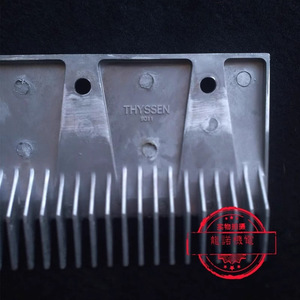Placa de Aluminio para Escaleras Mecánicas Thyssen 9011, 24 Dientes, Tres Orificios, Accesorio para Elevador - Product Image 2