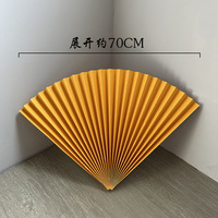 H984 Éventail en papier semi-circulaire rouge pour décoration de toile de fond d'événements, installation artistique en bambou pour photomaton de mariage