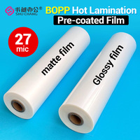 Film pré-enduit Bopp personnalisé, revêtement léger à chaud, film thermofusible, film pré-enduit pour machine à plastifier, film de plastification du papier