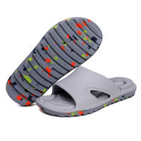 Chaussons de récupération sportifs ergonomiques pour hommes avec soutien de la voûte plantaire et semelle épaisse pour le soulagement post-exercice