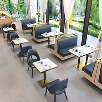 Ensemble de mobilier moderne pour café, restaurant, tables carrées en marbre, chaises en cuir bleu et canapé assorti