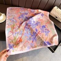 Bandanas carrés en satin soyeux tendance pour femmes, foulards carrés en soie satinée personnalisés, châles et écharpes pour femmes