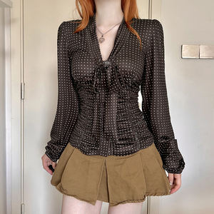 Camiseta Vintage con Cuello en V y Lazo de Puntos para Mujer, Camiseta de Manga Larga Ajustada con Cintura Fruncida, Top Elegante de Moda Casual Retro - Product Image 6