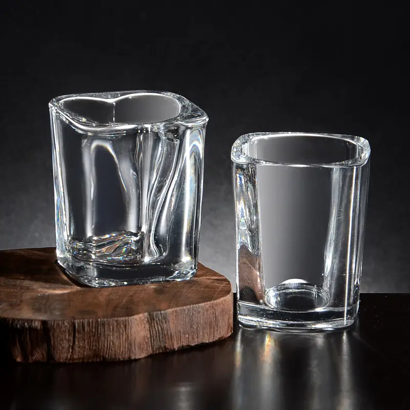 थोक अद्वितीय वर्ग दिल के आकार का शॉट ग्लास 1.5 औंस ग्लास ग्लास ग्लास शॉट कस्टम शॉट चश्मा