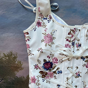 Hauts Corset Floraux Vintage Français pour Femmes – Bustier Respirant et Crop Top Débardeur avec Camisole Fleurie à Lacets à Porter en Extérieur - Product Image 4