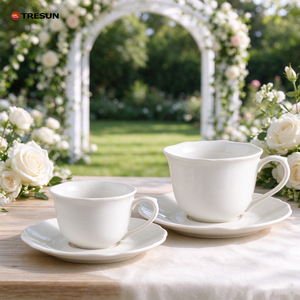 Ensemble tasse à café et soucoupe en céramique blanche à décor festonné, tasse à thé en porcelaine avec assiette en forme de fleur pour restaurant, café, hôtel - Product Image 5