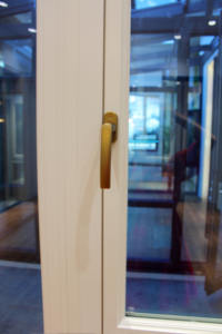 מודרני משרד כהה מסכי גיליון אבטחת גריל סגנונות לבן בטיחות בר מבודד זכוכית אלומיניום windows ודלתות עם ידיות - Product Image 5