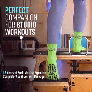 Chaussettes de Pilates pour femmes BiLu Private Label, design personnalisé, antidérapantes, pour yoga et barre, en coton doux et respirant, pour la pratique du fitness en studio. - Product Image 3