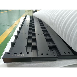 Pièces usinées CNC en <span class=keywords><strong>plastique</strong></span> PA66+GF30 noir de haute précision, sur mesure en Chine, pour entretoises de batterie - Product Image 2
