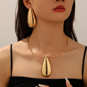 Collar con Colgante de Cadena Estilo Hip-hop Minimalista de Aleación, Diseño de Moda Único y Pequeño para Hombre, Éxito de Ventas en Europa y América - Product Image 2