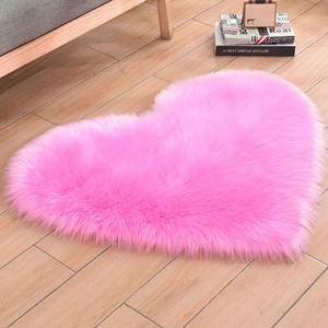 Tapis en fausse fourrure moelleux en forme de cœur, tapis de sol doux et pelucheux, tapis décoratif romantique pour <span class=keywords><strong>coiffeuse</strong></span> et salon - Product Image 4