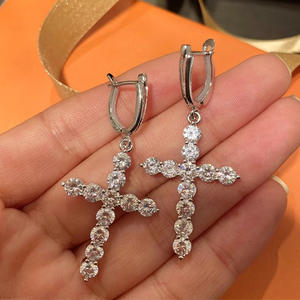 Pendientes colgantes de cruz de oro E3567 con circonita redonda engastada para mujer, joyería religiosa de moda. - Product Image 3