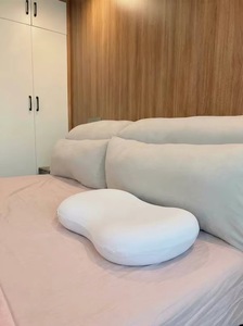 Oreiller ergonomique cervical en mousse à mémoire de forme avec housse rafraîchissante en soie glacée, soulagement des douleurs cervicales, soutien multi-usage, coussin de sommeil pour lit, bureau, canapé - Product Image 2