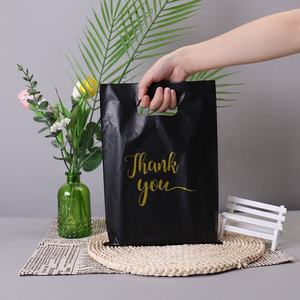 Bolsas de regalo de boutique de compras minoristas impresas de lujo bolsa de plástico embalaje de ropa personalizado bolsa troquelada de plástico con logotipos para negocios - Product Image 3