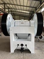 Concasseur à mâchoires robuste et durable avec roulement et moteur, capacité max. 850 t/h pour l'exploitation en carrière