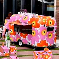 Hoogwaardige mobiele koffie- en ijsverkoopwagen op maat gemaakt, opvallende foodtruck met volledig uitgeruste keuken voor boetieks