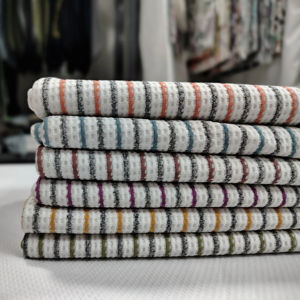 ชุดเดรสผ้าโพลีเอสเตอร์ของเด็กผู้ชาย Cundy Crush 100% 220gsm ผ้าถักกันไฟฟ้าสถิตย์ผ้าใยสังเคราะห์ที่มีน้ำหนักเบา - Product Image 1